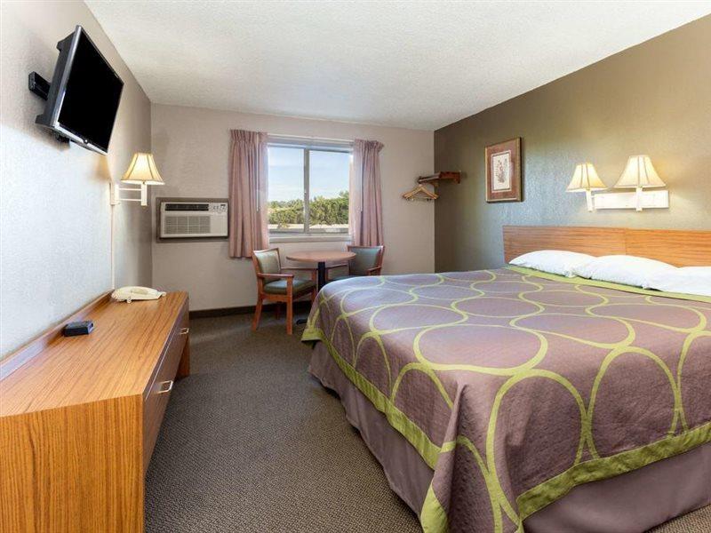 Super 8 By Wyndham Colorado Springs Peterson Space Force Cimarron Hills Exterior photo