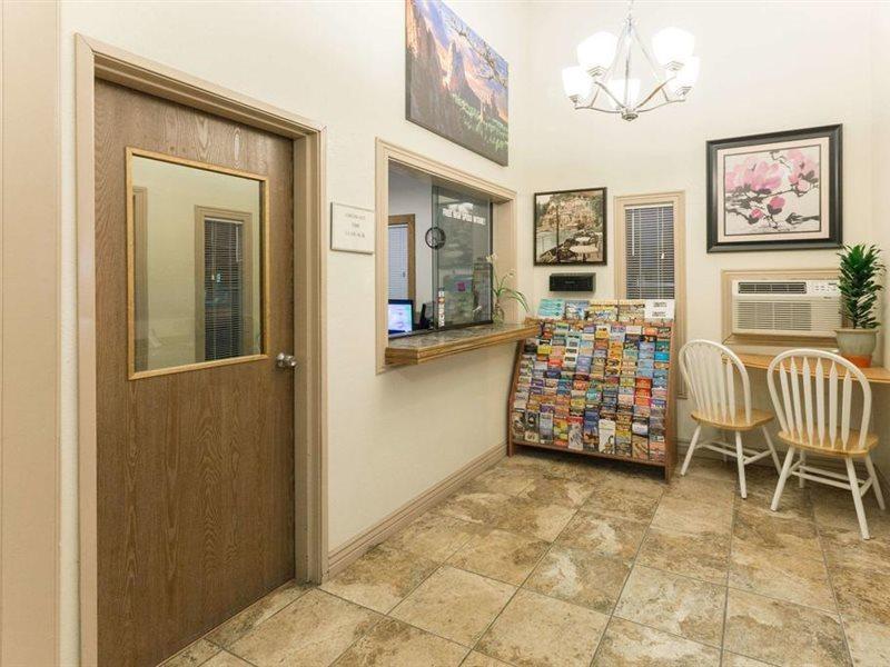 Super 8 By Wyndham Colorado Springs Peterson Space Force Cimarron Hills Exterior photo